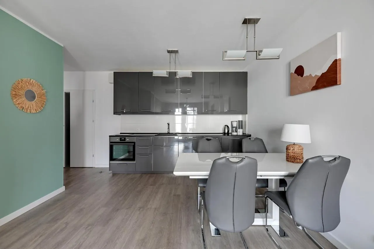 Nordbyhus Apartamenty Chmielna Park Гданьск 0*,  Польша