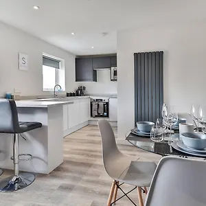 Newly Renovated 3 Bed 2 Bath & Parking Sheffield
