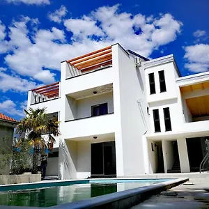 Star With Pool Apartament Biograd Na Moru